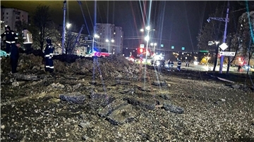 Das vom Telegram-Kanal des Gouverneurs der Region Belgorod veröffentlichte Handout-Foto zeigt den Krater nach der Explosion in Belgorod unweit der Grenze zur Ukraine.