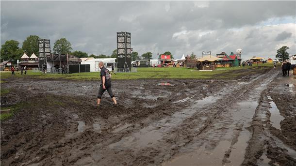 Nach Einlassstopp beim Wacken: Viele Fans müssen verärgert die Heimreise antreten Das Wacken Open-Air gilt als größtes Heavy-Metal-Festival der Welt.