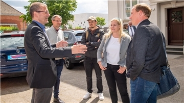 Start der kommunalen Koalitionsverhandlungen im SPD-Haus in der Schifferstraße: (von links) Martin Günthner (SPD), Markus Weil und Marko Miholic (beide FDP), Christine Schnittker (CDU) und Hauke Hilz (FDP).