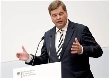 Das war's für ihn: Enak Ferlemann (CDU, hier auf einem Archivfoto als Verkehrsstaatssekretär) verabschiedet sich von der Bundespolitik.