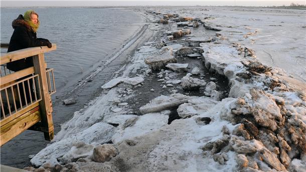 Vortrag: Wattenmeer im Spannungsfeld zwischen Klima- und Naturschutz  Eis auf einem Wattrücken im Wattenmeer.