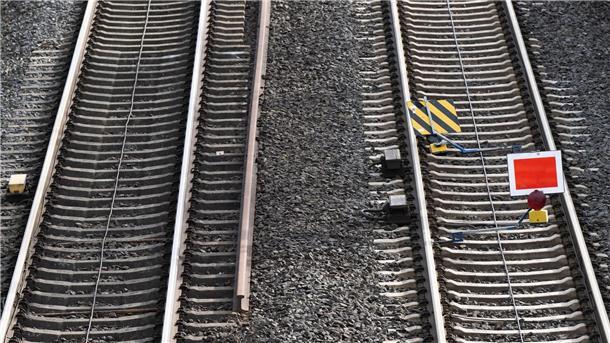 Bahn will 2024 16,4 Milliarden Euro ins Schienennetz stecken Das wichtigste Bauprojekt der Bahn wird dieses Jahr die Generalsanierung der Riedbahn zwischen Frankfurt und Mannheim. Die Strecke wird dazu für fünf Monate voll gesperrt.