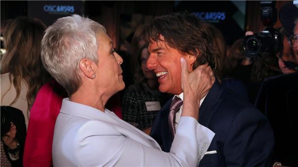 Das Wiedersehen von Jamie Lee Curtis (l) und Tom Cruise ist offenbar innig.