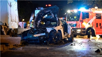 Das Wrack des Unfallfahrzeugs in Berlin-Charlottenburg.