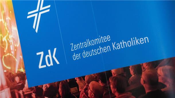 Das Zentralkomitee der deutschen Katholiken will klären, wie es mit der Deutschen Bischofskonferenz bei der Aufarbeitung des Missbrauchsskandal zusammenarbeiten kann.