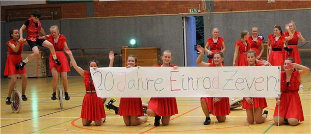 Großer Sport zum 20. Jubiläum des Zevener Einrad-Teams Einrad-Girls