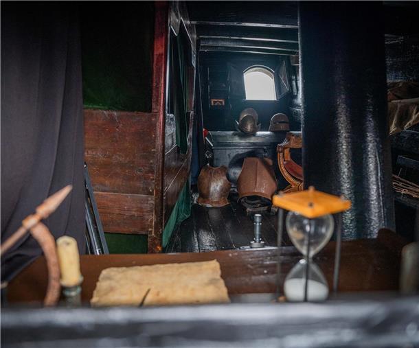 Maritime Tage Bremerhaven: So wohnt man unter Deck der schönsten Schiffe (Fotos) Das Zimmer des Kapitäns auf der „Nao Victoria“ sieht aus, als würde es tatsächlich aus dem 16. Jahrhundert stammen.