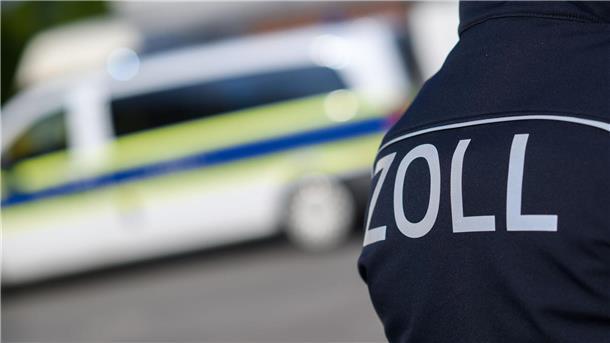 Zoll stellt 5,6 Millionen unversteuerte Zigaretten sicher Das Zollfahndungsamt Hannover führt die weiteren Ermittlungen im Auftrag der Staatsanwaltschaft Bremen. (Symbolbild)