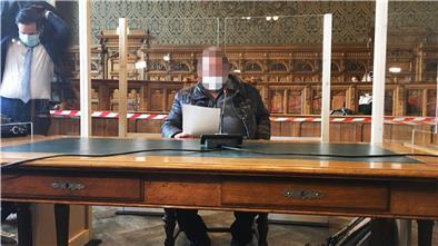 Dass der inzwischen angeklagte Selim Öztürk hinter dem massenhaften Sozialbetrug stecken soll, war anfangs nicht klar. Es gab zunächst die Angst im Jobcenter, dass die Organisierte Kriminalität ihre Finger im Spiel haben könnte. 