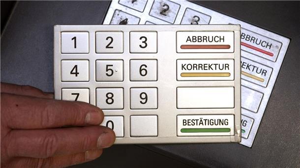 Datendiebe haben im laufenden Jahr wieder deutlich häufiger an Geldautomaten in Deutschland zugeschlagen.