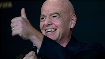 Daumen hoch: FIFA-Präsident Gianni Infantino ist begeistert von der Club-WM.