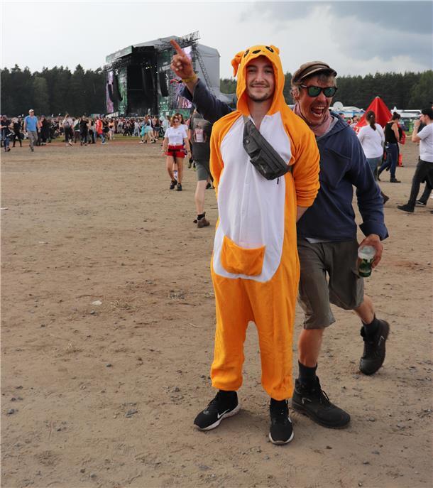 David aus Hannover hat sich in einem flauschigen Einteiler auf's Festival gewagt.

