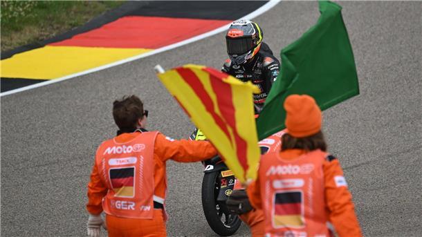 Sachsenring: Viele Stürze, Marc Márquez siegt bei Jubiläum David Muñoz holte für das deutsche Dynavolt-IntactGP-Team einen Heimsieg.