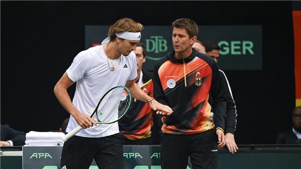Davis-Cup-Küken Justin Engel: Mit Spaß auf Beckers Spuren Davis-Cup-Teamchef Michael Kohlmann (r) muss in Japan ohne Alexander Zverev (l) auskommen. (Archivbild)