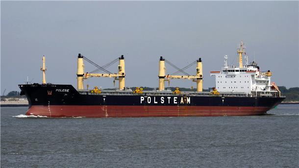 Frachter-Crash: Drei der Opfer stammen aus den Philippinen | Update 43 DAVONGEKOMMEN: Der rund 190 Meter lange Frachter „Polesie“ ist nach Angaben des Havariekommandos noch schwimmfähig.