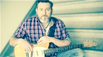 Dean Collins hat den Bremerhaven-Song „8 Grad Ost“ mit mehr als 20 Musikern produziert. 
