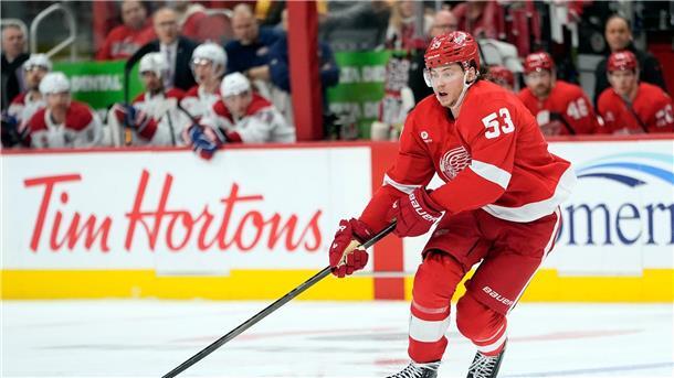 NHL startet in Olympia-Saison: Große Vorfreude bei Draisaitl DEB-Kapitän Moritz Seider zählt zu den besten Verteidigern in der NHL. (Archiv-Foto)