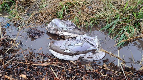 Deichbrand im Regen und Matsch: Wegen des Wetters reisen viele Besucher schon am Sonntag ab.