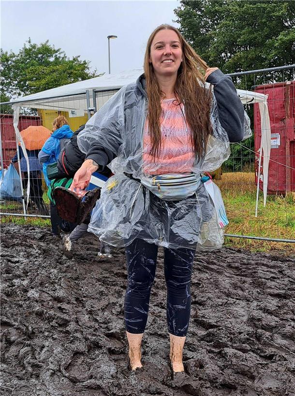Deichbrand im Regen und Matsch: Wegen des Wetters reisen viele Besucher schon am Sonntag ab.