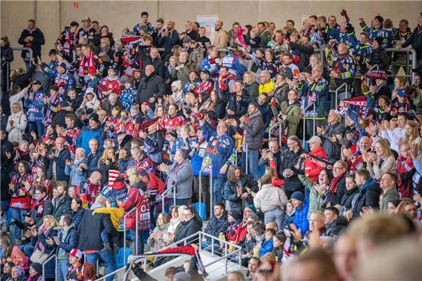 DEL 2022/23 Fischtown Pinguins gegen Augsburger Panther. Im Bild: Blick in die a...