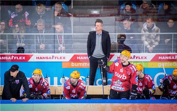 DEL 2022/23 Fischtown Pinguins gegen Augsburger Panther. Im Bild: Pinguins-Cheft...