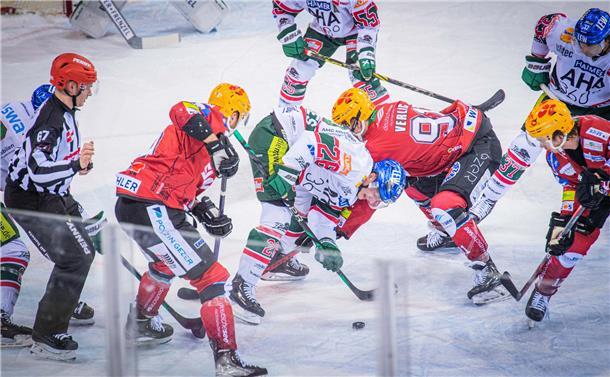 DEL 2022/23 Fischtown Pinguins gegen Augsburger Panther. Im Bild: Miha Verlic (M...