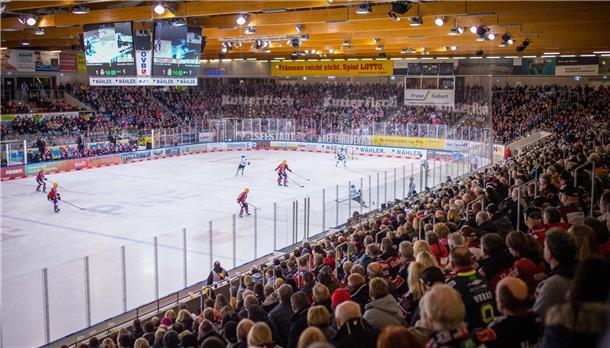 DEL 2022/23 Fischtown Pinguins gegen Augsburger Panther. Im Bild: Blick in die a...