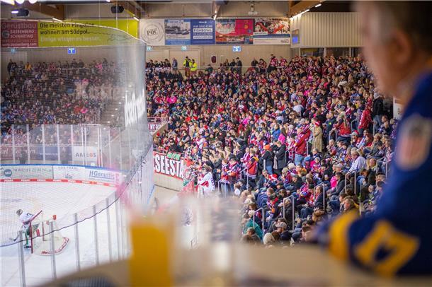DEL 2022/23 Fischtown Pinguins gegen Augsburger Panther. Im Bild: Blick in die a...