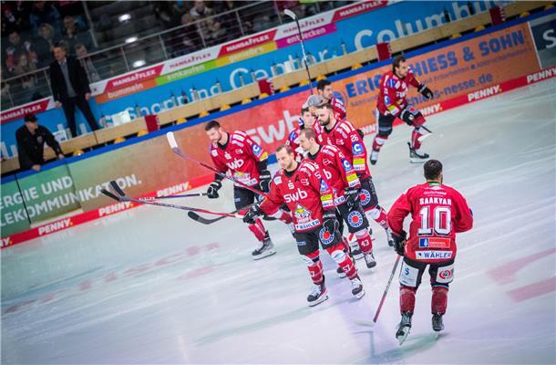DEL 2022/23 Fischtown Pinguins gegen Augsburger Panther. Im Bild: Alex Friesen (...