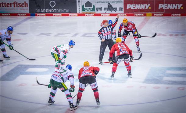 DEL 2022/23 Fischtown Pinguins gegen Augsburger Panther. Im Bild: Spielstart für...