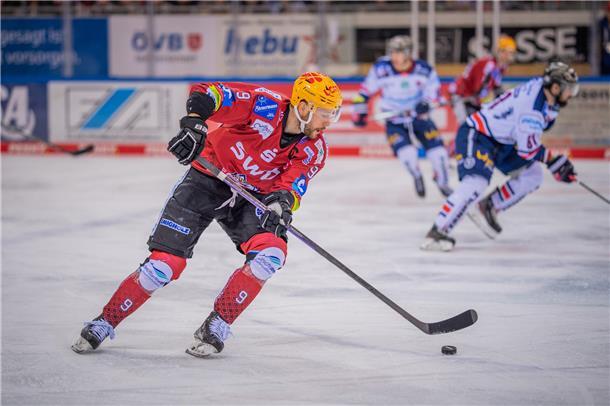 DEL 2022/23 Fischtown Pinguins gegen Iserlohn Roosters. Im Bild: Jan Urbas. Foto...
