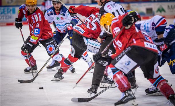 DEL 2022/23 Fischtown Pinguins gegen Iserlohn Roosters. Im Bild: Pinguins und Ro...