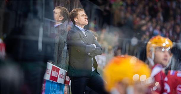 DEL 2022/23 Fischtown Pinguins gegen Iserlohn Roosters. Im Bild: Pinguins-Co-Tra...