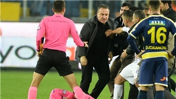 Dem damaligen Clubchef von Ankaragücü wurde nach einer Attacke auf den Schiedsrichter eine Haftstrafe auferlegt.