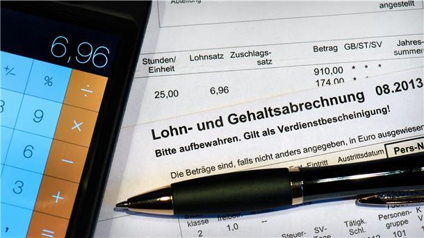 In Bremerhaven wird gutes Geld verdient Dem schlechten Ruf der Stadt zum Trotz wird in Bremerhaven gut verdient: Unter den 47 Städten und Landkreisen der Bundesländer Niedersachsen und Bremen steht Bremerhaven beim Bruttoentgelt auf Platz 9.