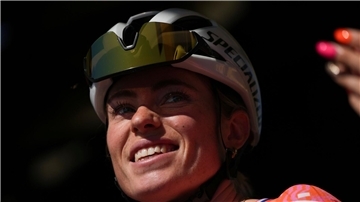 Demi Vollering hat das Einzelzeitfahren auf der dritten Etappe der Tour de France Femmes gewonnen.