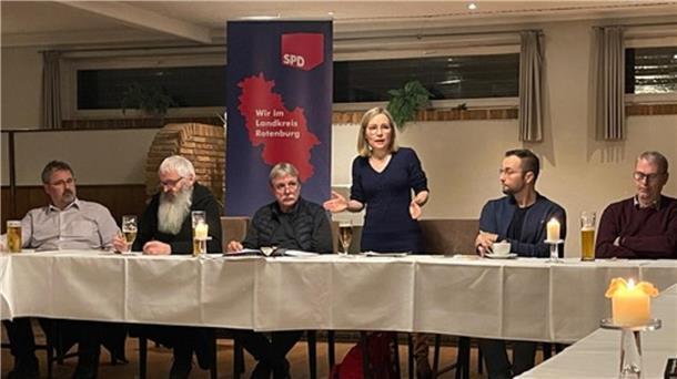„Demokratie stärken“: Politischer Stammtisch der Tarmstedter SPD mit der niedersächsischen SPD-Generalsekretärin Dörte Liebetruth.