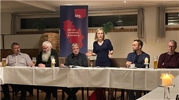 „Demokratie stärken“: Politischer Stammtisch der Tarmstedter SPD mit der niedersächsischen SPD-Generalsekretärin Dörte Liebetruth.