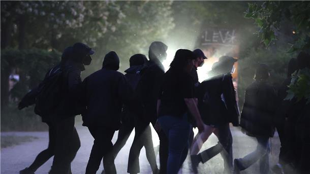 Lina E.: Polizei bereitet sich auf Großeinsatz vor Demonstranten aus dem linken Spektrum protestieren in Leipzig.