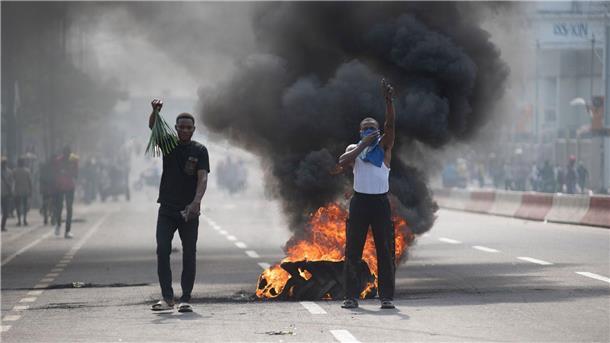 Mehrere afrikanische Botschaften im Kongo angegriffen Demonstranten haben mehrere Botschaften angegriffen.