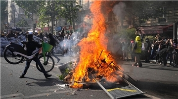 Demonstrationen und Ausschreitungen in Paris.
