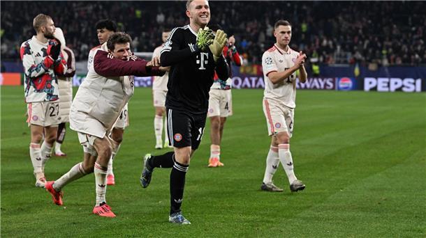 Den Neuer-Vertreter Daniel Peretz schubste Müller (l) zum Feiern vor die Kurve. 