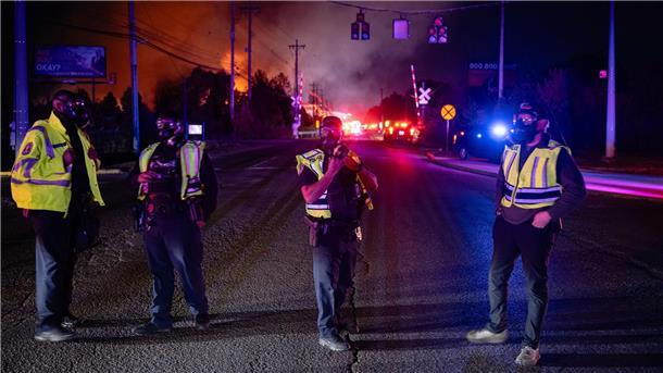 Den Rettungskräften dürfte eine lange Nacht bevorstehen.