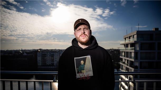 Rapper Finch macht „Schluss mit lustig“ Den Song „Leuchtturm“ widmet Rapper Finch seiner Tochter. (Foto Produktion)