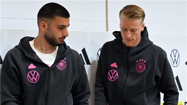 Deniz Undav (li.) und Chris Führich spielten mit Stuttgart eine starke Saison - im DFB-Team haben sie bislang ihre bemerkenswertesten Szenen, wenn sie mit ehrlicher Freude deutsche Treffer auf der Bank bejubeln.