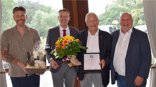 Dennis Meinders, Hennings Fricke, Heeslinger Ehrenbürgermeister Geho Holsten, Frank Braasch