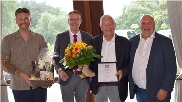 Dennis Meinders, Hennings Fricke, Heeslinger Ehrenbürgermeister Geho Holsten, Frank Braasch