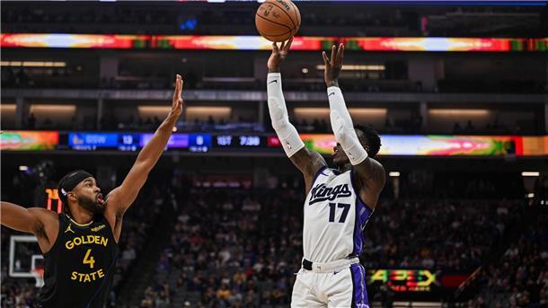 Nach acht Siegen: OKC verliert erstmals in der NBA Dennis Schröder (rechts) steigerte sich nach der Pause und trug am Ende 18 Punkte zum Kings-Sieg bei.