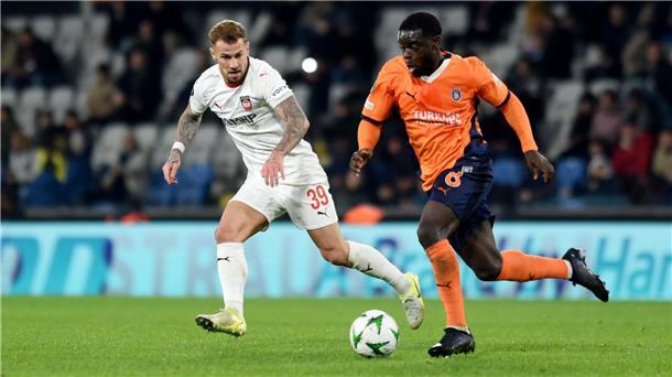 Heidenheims Negativlauf geht weiter: 1:3 bei Basaksehir Der 1. FC Heidenheim um Niklas Dorsch (l) zeigte in der ersten Hälfte bei Istanbul Basaksehir eine schwache Leistung.