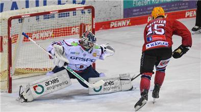 Der 22-jährige Verteidiger Gregory Kreutzer sicherte den Pinguins mit seinem ersten DEL-Tor den Zusatzpunkt.